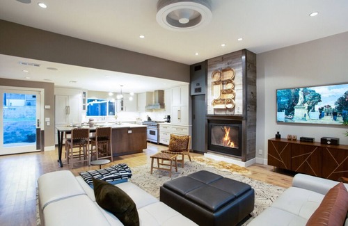 Oak Cliff House | Architectural Retreat with Treetop Views & SwimSpa Access