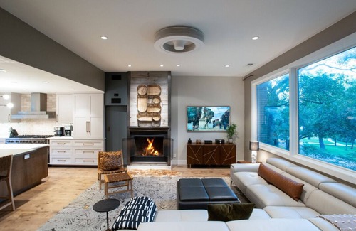 Oak Cliff House | Architectural Retreat with Treetop Views & SwimSpa Access