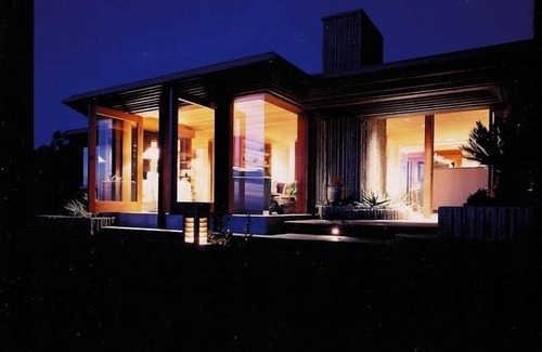 Beach Barber Tract House | Unforgettable Stay at Architectural Gem on Windansea Beach