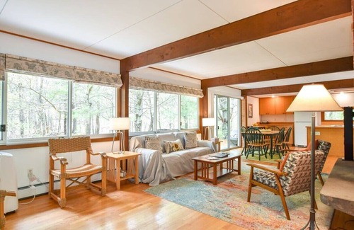 Truro House | Modern Oceanfront Home: 9.8/10 & Steps to the Beach!