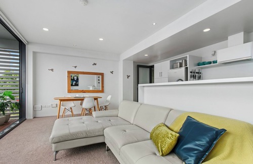 Auckland Central Business District House | Architecturally Designed Townhouse + Aircon and Carpark