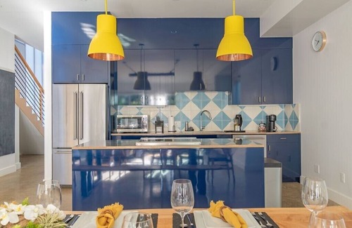 Knox - Henderson House | Unique Architectural Home in Dallas with Breakfast Included