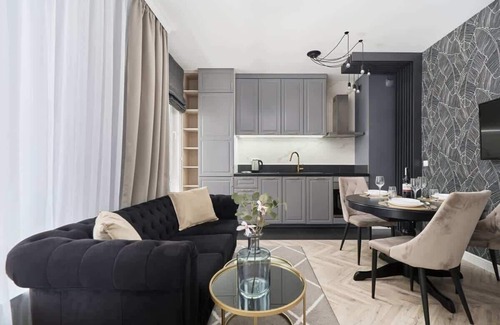 Fabryczna Apartment | Comfortable One Bedroom Apartment in Wrocław Aleja Architektów