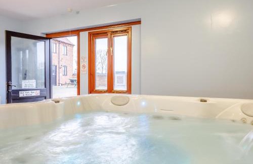 Runcton Holme House | Experience Archway Barn: Family-Friendly Retreat with Pool