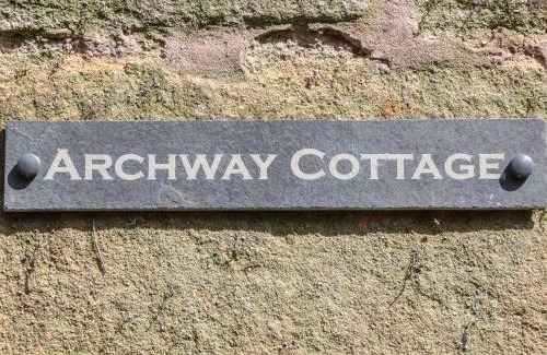 Crich House | Pet-Friendly Retreat: Archway Cottage with 9.9/10 Rating