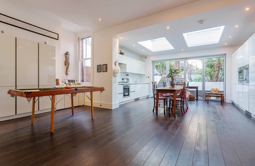 Hillrise House | Discover Archway Grand: Ideal Stay with Kitchen Amenities