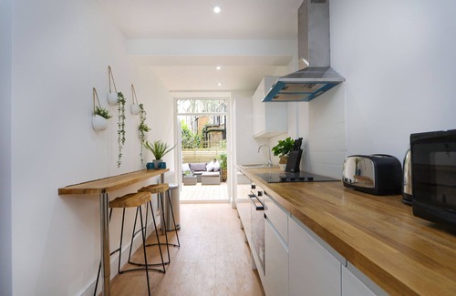 Dartmouth Park Apartment | Elegant Archway 1-Bedroom with Kitchen & Child-Friendly Features