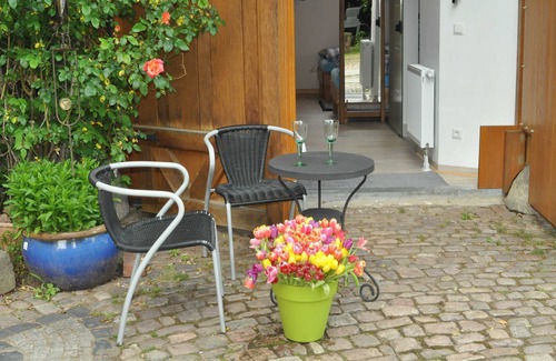 Breuberg Apartment | Top-Rated Archway Room with Ocean View & Breakfast Included