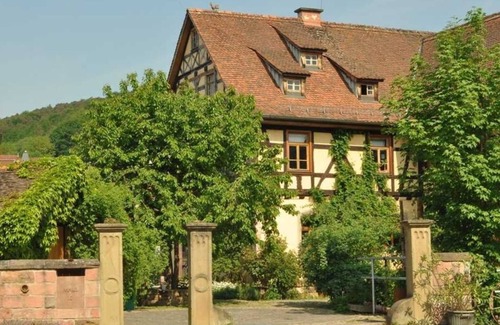 Breuberg Apartment | Top-Rated Archway Room with Ocean View & Breakfast Included
