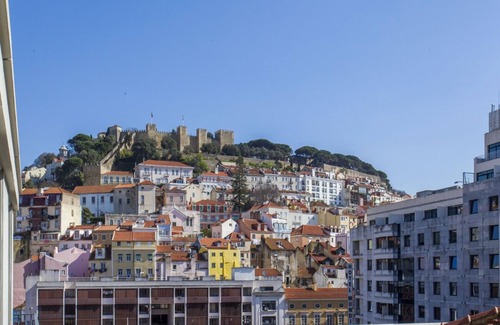 Mouraria Apartment | Explore Arco da Graça: 9.4/10 & Family-Friendly Amenities