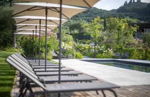 Arco House | ARCOLIVE Agrisuite: Exceptional Oceanfront Retreat with Pool