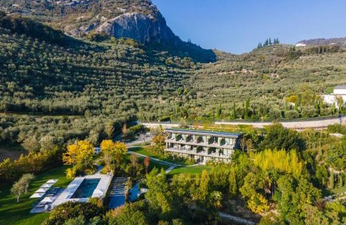 Arco House | ARCOLIVE Agrisuite: Exceptional Oceanfront Retreat with Pool