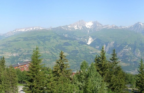 Arc-1800 Apartment | Arcs 1800: Ski-in/Ski-out with Pool & Mont-Blanc Views