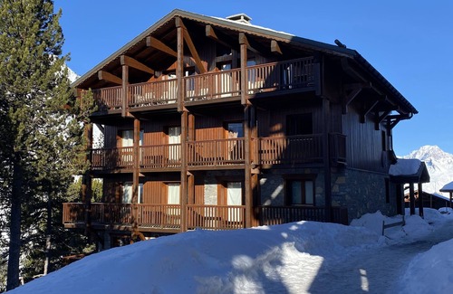 Arc-2000 Apartment | New Arcs 2000 Apartment: Steps from Slopes with Spa Access
