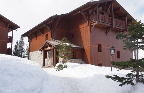 Arc-2000 Apartment | New Arcs 2000 Apartment: Steps from Slopes with Spa Access