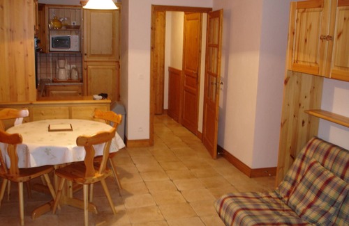 Arc-2000 Apartment | ARCS2000 Chalet: Family-Friendly Retreat with Pool Access