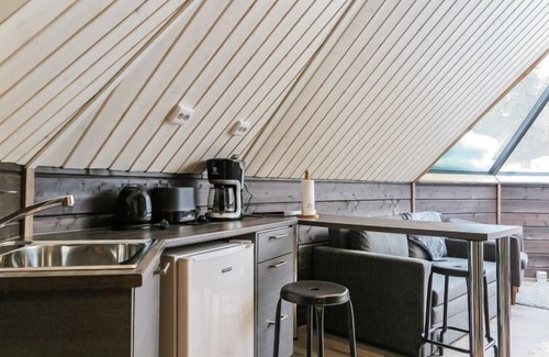 Sodankyla House | Experience Arctic Light Hut with Spa & Lake Views