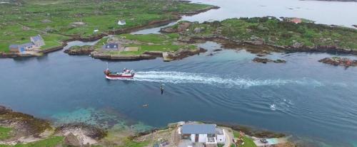 Dungloe Apartment | Oceanfront Ard Cashel: Pet-Friendly Retreat with Breakfast