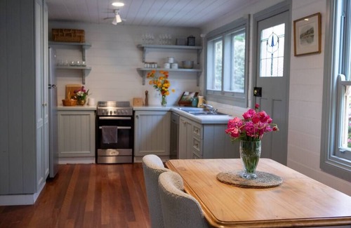 Mount Macedon House | Discover Ard Choille Cottages with Fully Equipped Kitchens