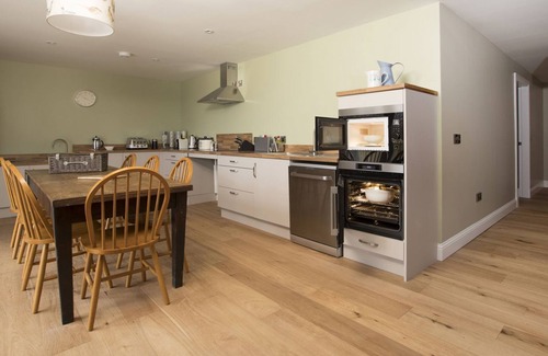 Crieff Cottage | Ard View: Spacious Accessible House for 10 with Breakfast