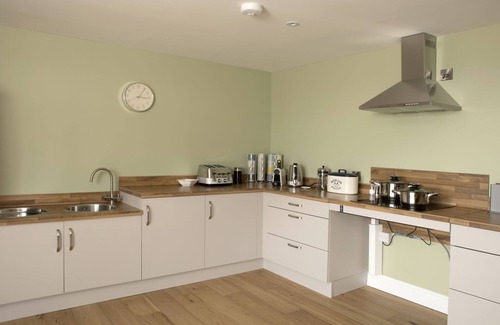 Crieff Cottage | Ard View: Spacious Accessible House for 10 with Breakfast