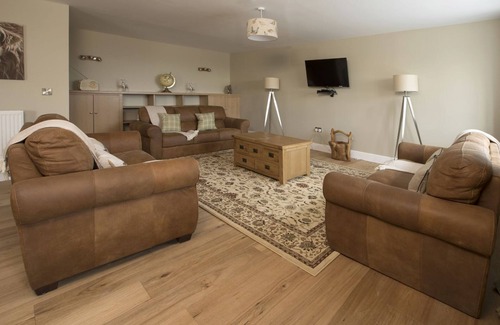 Crieff Cottage | Ard View: Spacious Accessible House for 10 with Breakfast