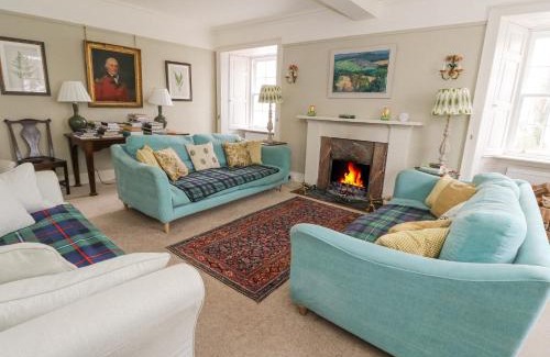 Oban House | Pet-Friendly Retreat at Ardchattan Manse - A 4-Star Escape