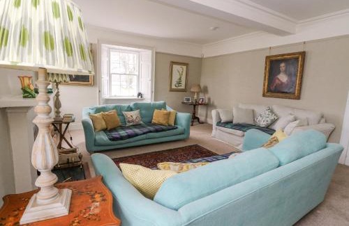 Oban House | Pet-Friendly Retreat at Ardchattan Manse - A 4-Star Escape