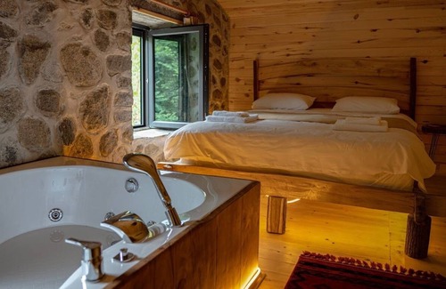 Ardesen Ski Chalet | Mountain Retreat in Ardeşen with Hot Tub & Family Options