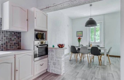 Pont-Saint-Esprit Villa | Relaxing Retreat at Ardeche in Provence with Shady Park