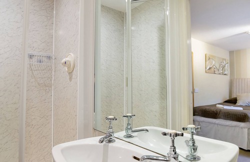 Liberton House | Cozy OYO Arden Guest House near Craigmillar Castle