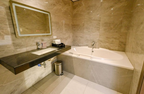 South Triangle Hotel | Top-Rated Ardenhills Suites with Pool and Spa Amenities