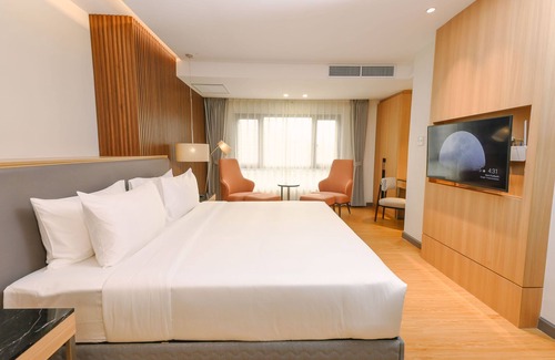 South Triangle Hotel | Top-Rated Ardenhills Suites with Pool and Spa Amenities