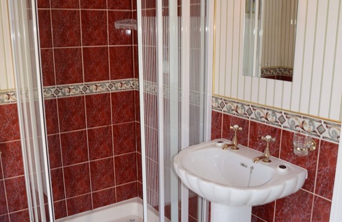 Castlederg Bed & Breakfast | Tranquil Ardgort Country House: Top-Rated Family Retreat