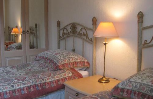Turriff Apartment | Discover Ardmuir: 4-Star Retreat with Pet-Friendly Perks