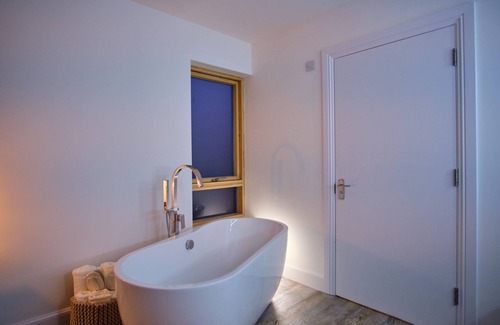 Benderloch Bed & Breakfast | Experience Ardtorna: 5-Star Comfort with Hot Tub & Breakfast