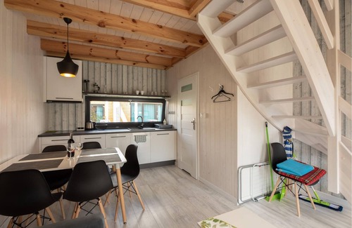 Debki House | Are you dreaming of a vacation near the sea with access to a pool and sauna? In this vacation home t