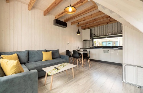 Debki House | Are you dreaming of a vacation near the sea with access to a pool and sauna? In this vacation home t