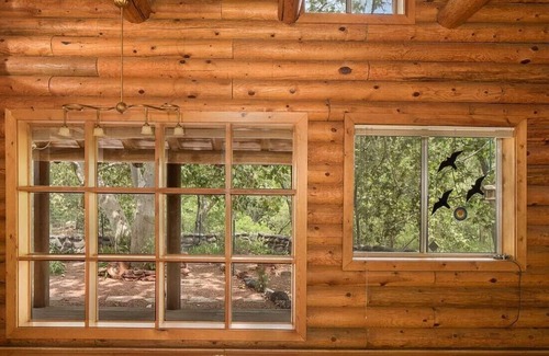 Sedona Cabin | Find Your Relaxation at the Tranquil Oak Creek Retreat