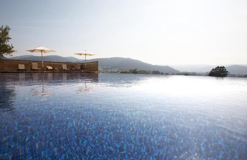 Viveiro Hotel | Oceanfront Retreat: Guest Rated 9/10 with Pool & Hot Tub