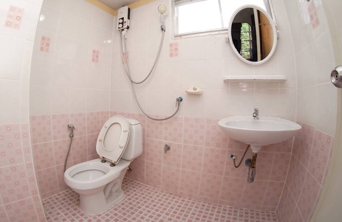 Ban Chang Hotel | Discover Areechon Apartment: Family-Friendly & Accessible Stay