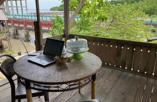 Kaledupa Island House | Oceanfront Areef Homestay Kaledupa - 10/10 Guest Rated