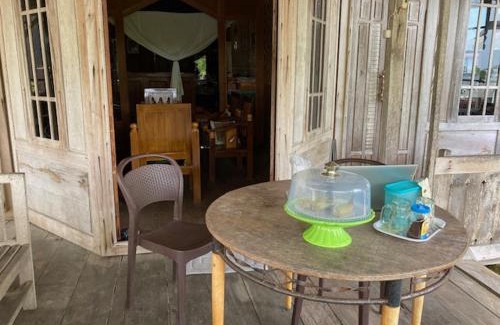 Kaledupa Island House | Oceanfront Areef Homestay Kaledupa - 10/10 Guest Rated