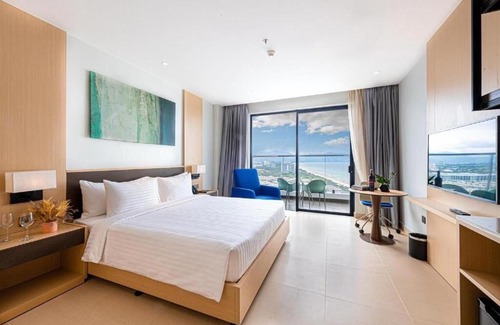 Khanh Hoa Hotel | Experience Arena Cam Ranh Condotel with Ocean View Pool