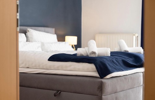 Bulmke-Hullen Apartment | Arena in der Nähe - Tiefgarage - Balkon - Küche - Smart TV