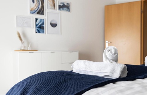 Bulmke-Hullen Apartment | Arena in der Nähe - Tiefgarage - Balkon - Küche - Smart TV