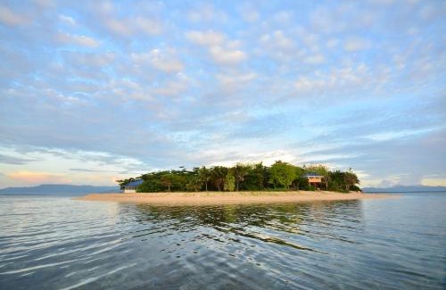 Narra Resort | Relax at Arena Island Resort with Ocean View and Private Beach