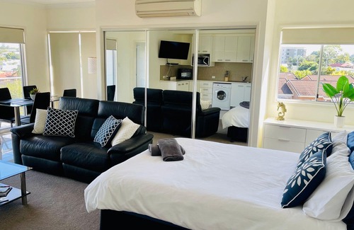 Redcliffe Apartment | Arena on Sydney 10a - Close to Redcliffe