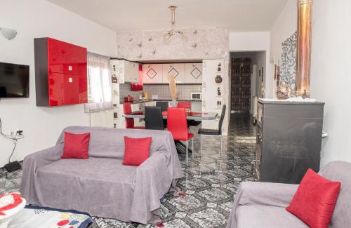 Tymbaki Apartment | Ideal Family Retreat at Arena's Place - Rated 9/10
