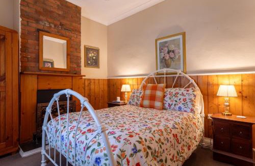 Evandale Apartment | Cozy Arendon Cottage: Family-Friendly with Breakfast Included
